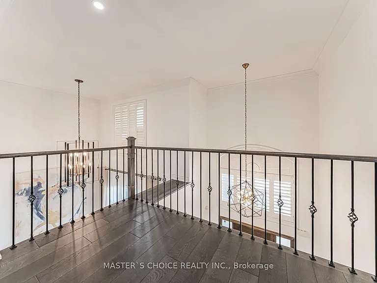2357 Rideau Dr — Photo 20