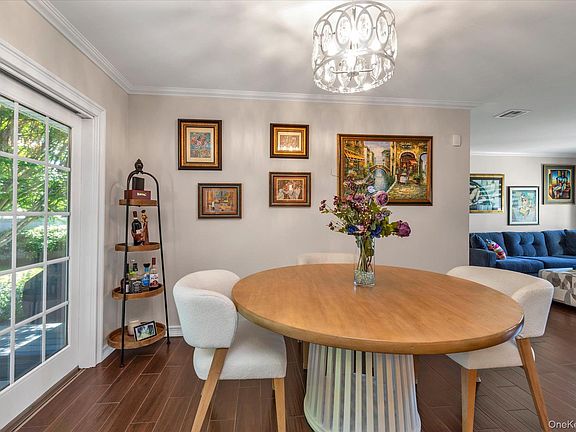 5th image of 146 Saint Marks Place