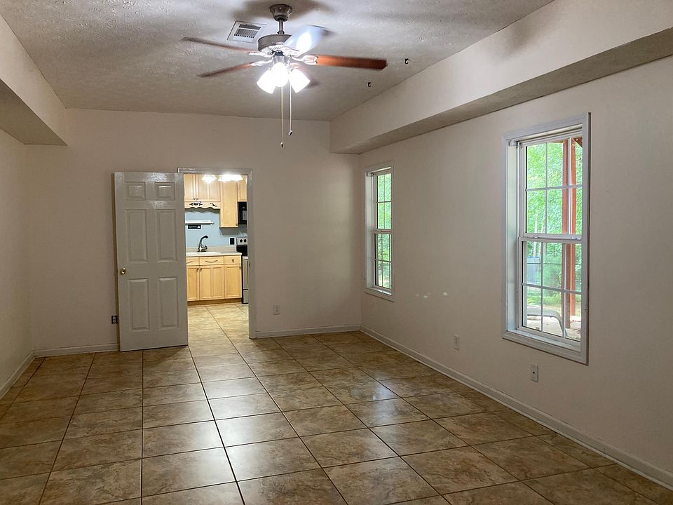 1st image of 102 Danbury Ct