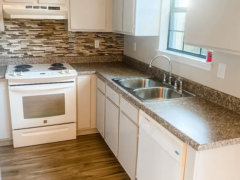 2014 English Dr SW — Photo 4