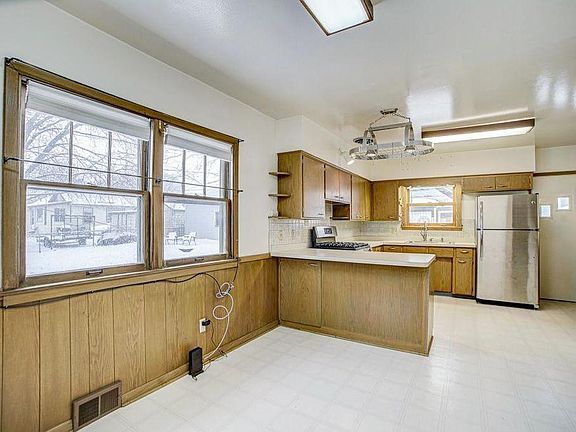 3rd image of 1024 Englewood Ave