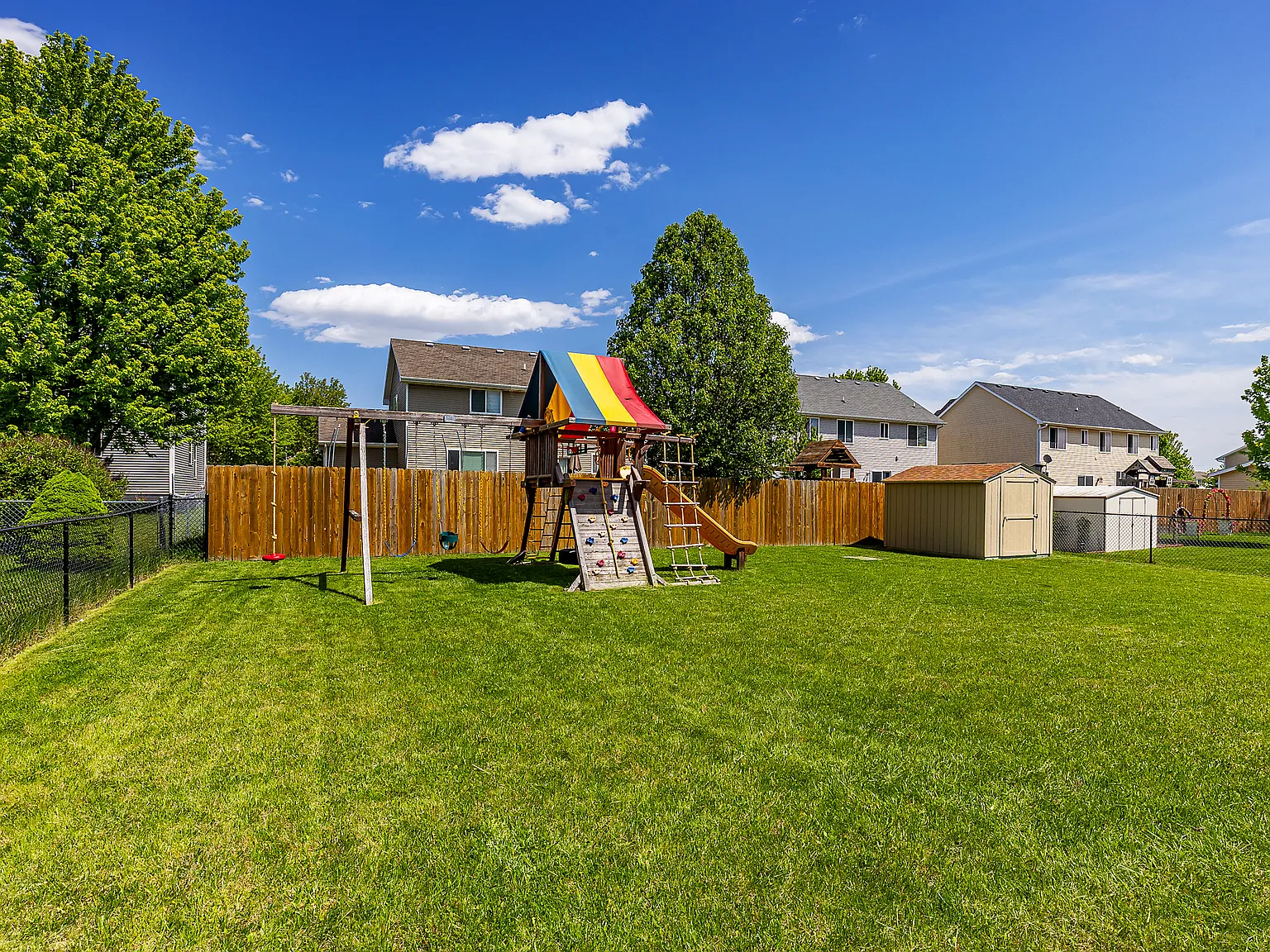 4 bed, 2224 sqft, $2,800 — Photo 3