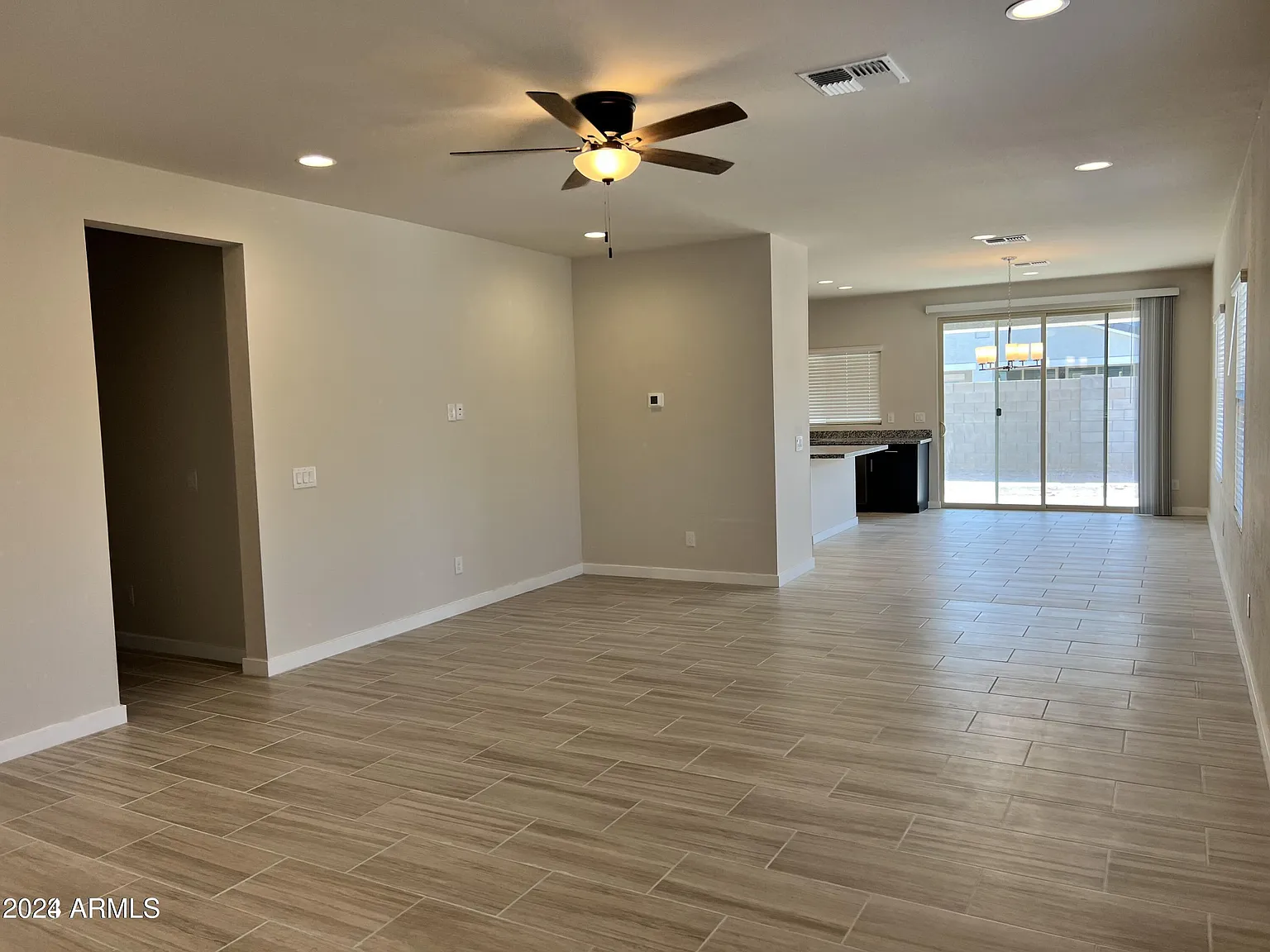 4 bed, 2033 sqft, $2,000 — Photo 3