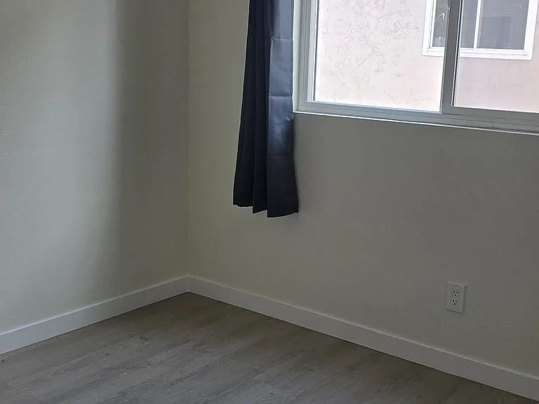 237 50th St #31 — Photo 5