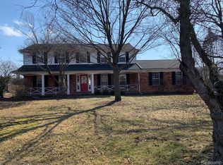 5037 Bantry Dr, West Bloomfield, MI 48322