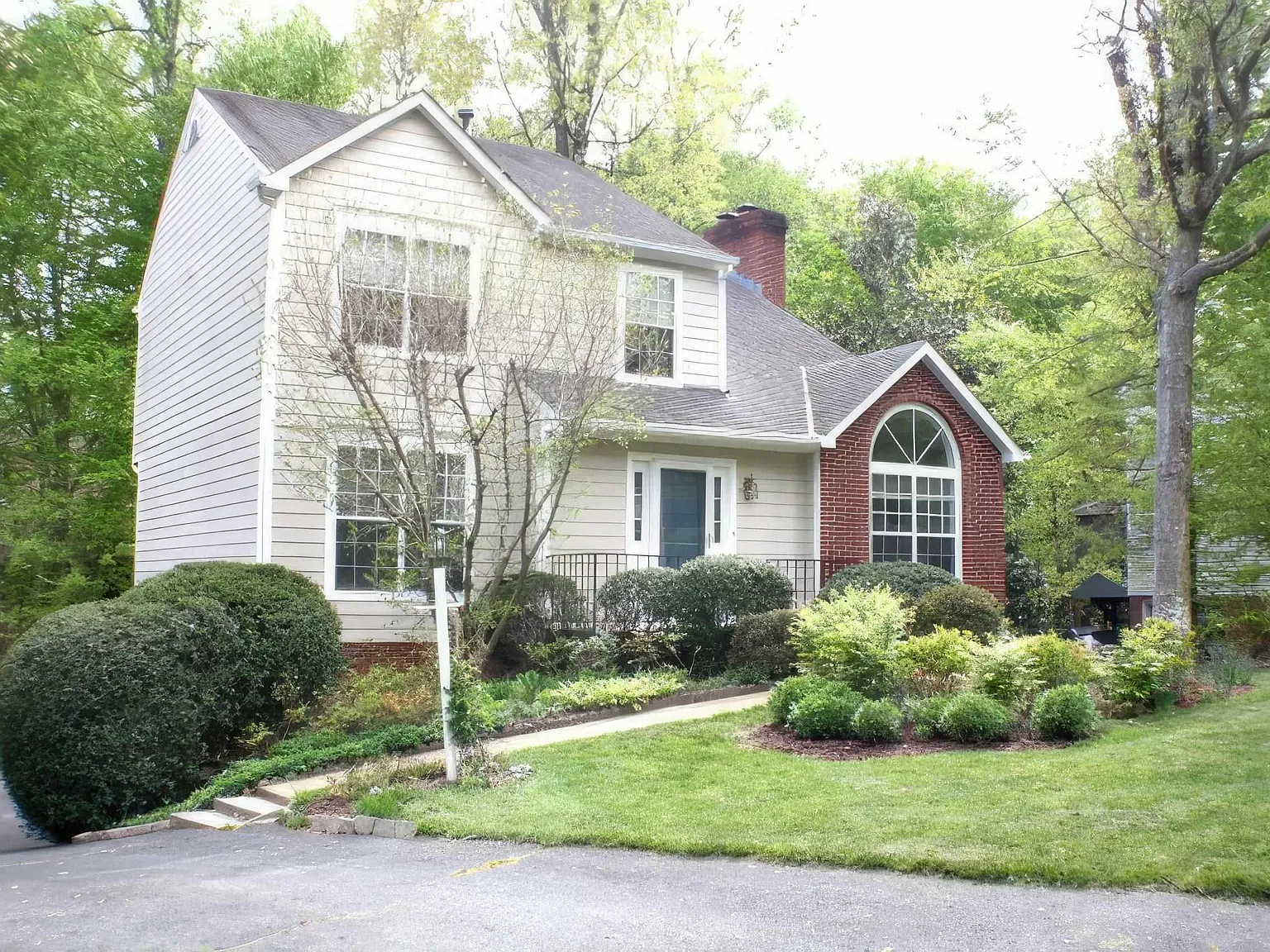 4 bed, 2.5 bath, 2259 sqft, $2,800 — Photo 2