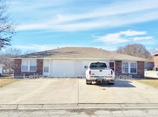 805 Johnson Cir #A, Pleasant Hill, MO 64080
