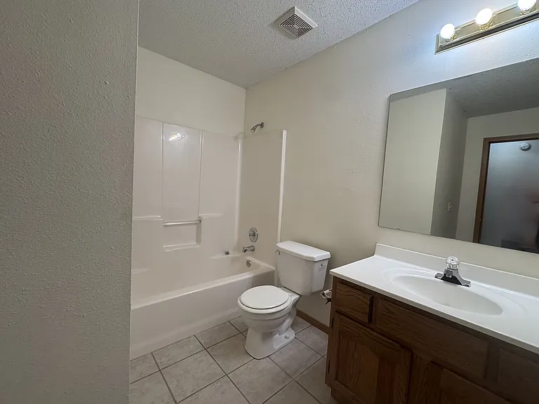 1502 Crescent St — Photo 9