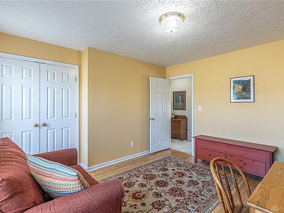 4th image of 1301 Hollowcreek Dr