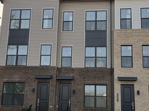 25039 Deselby Sq, Chantilly, VA 20152