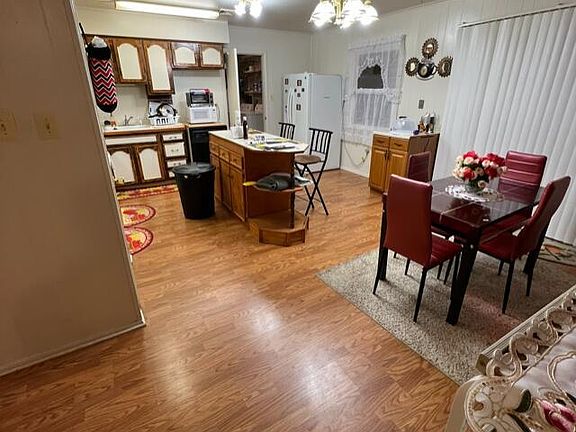 3rd image of 104 Cactus Dr