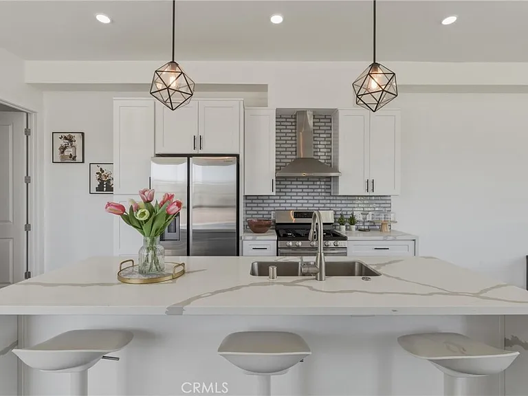 1301 Tamarind Ave — Photo 9
