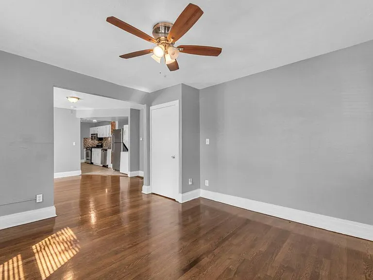 4226 Locust St — Photo 9