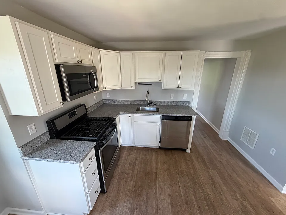 1216 Louise St #2