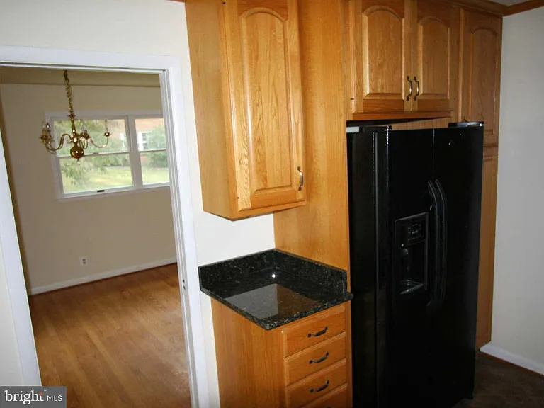1103 Roberta Ct — Photo 5