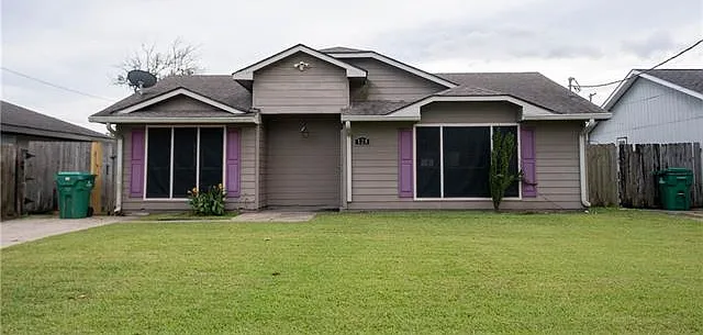 3 bed, 1.5 bath, 1200 sqft, $1,650 — Photo 1