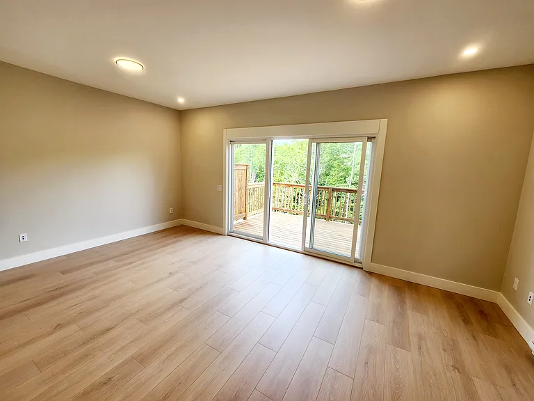 81 Honeygold Dr — Photo 7