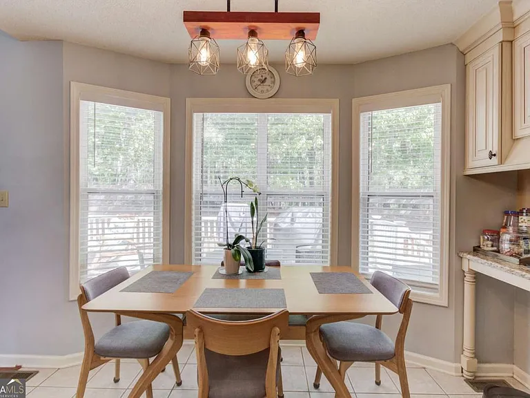 3314 Banks Mountain Dr — Photo 2