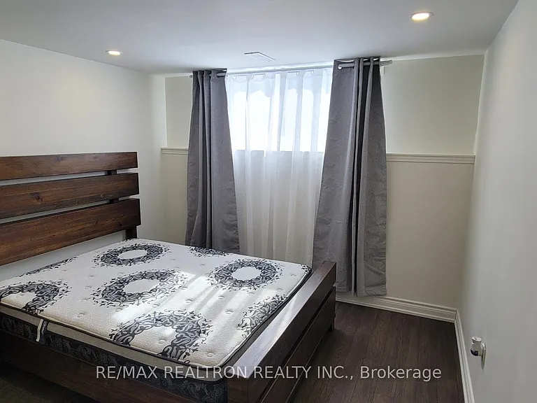 214 Bayview Ave #BASEMENT — Photo 13