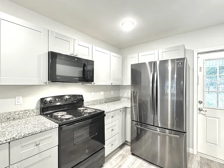 704 E Chestnut Ave — Photo 10