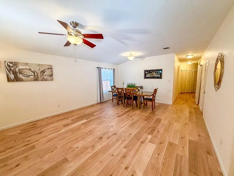 4 bed, 2.0 bath, 2363 sqft, $2,499 — Photo 4