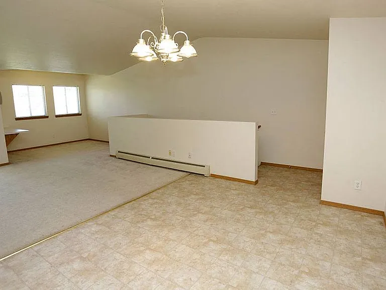 BREEZEWOOD APARTMENTS — Photo 10