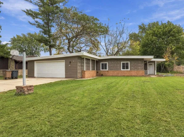 343 W Manor CIRCLE, Bayside, WI 53217
