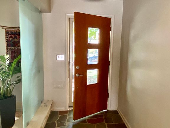 4th image of 2536 Belknap Ave NE