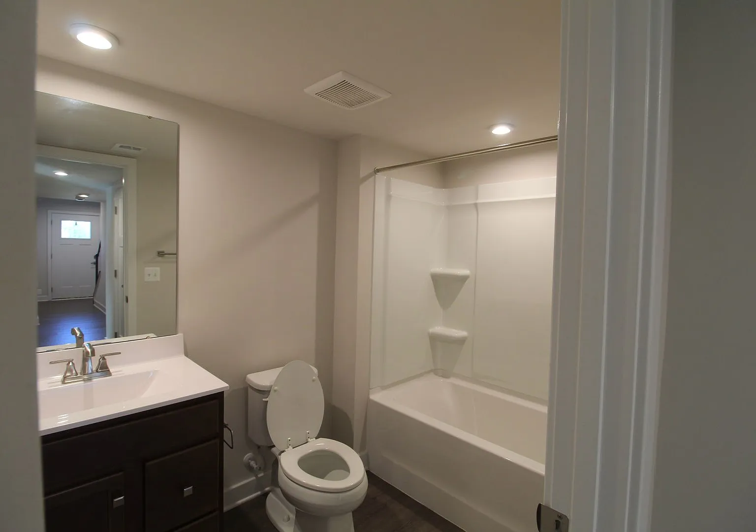 Modern 3-Level Townhome with Garage Unbeatable Location! — Photo 3