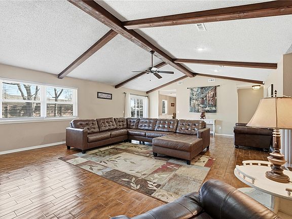 5th image of 1801 Jean St