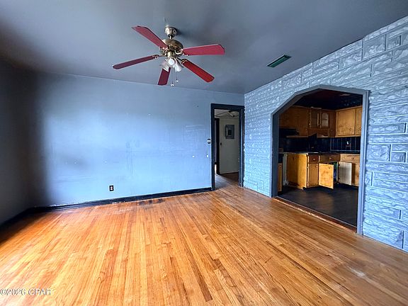 4th image of 1613 Arthur Ave