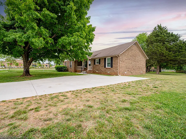 2594 Exeter Dr — Photo 31