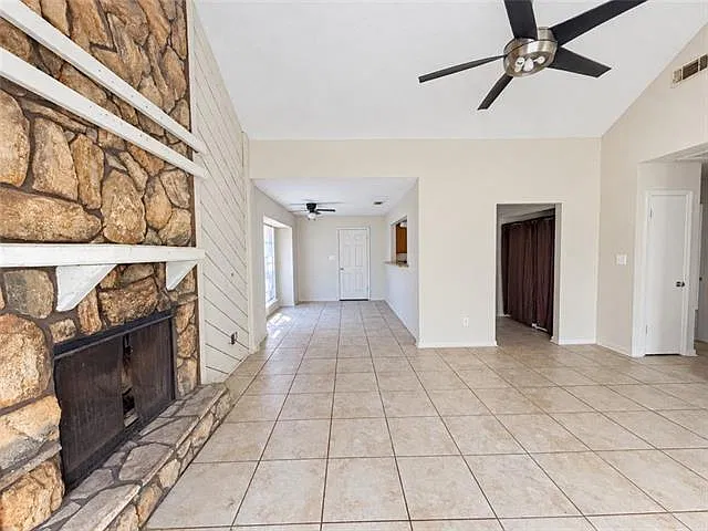 2 bed, 1.0 bath, 1022 sqft, $1,100 — Photo 4