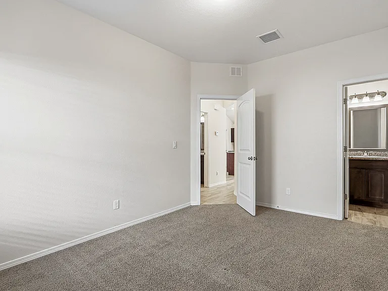 13745 Lago Vista Ave — Photo 16