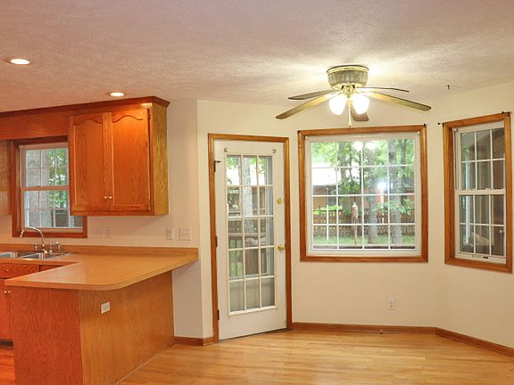 4th image of 126 Jefferson Dr
