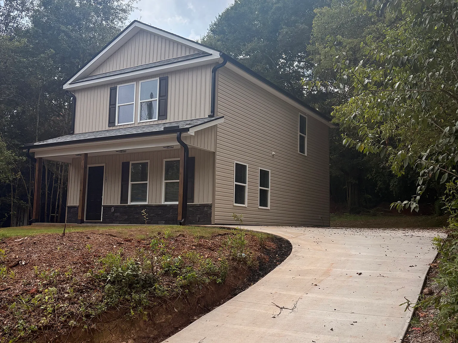 3 bed, 1520 sqft, $1,850 — Photo 1