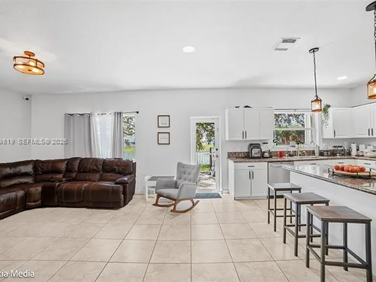 3160 NE 1st Dr #3160 — Photo 1