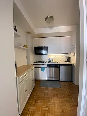 Rented by Fischer Group Realty, LLC | media 9