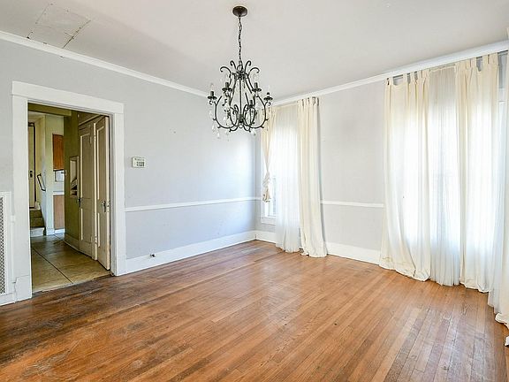 2nd image of 2407 Prospect St