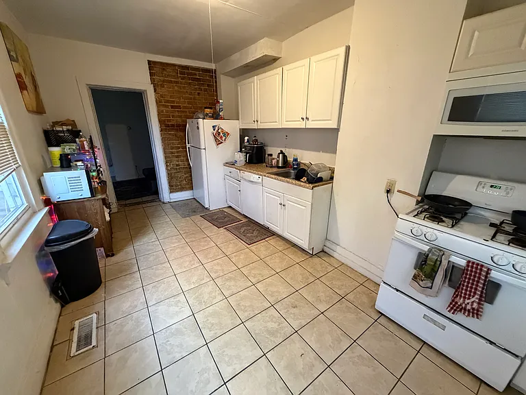 307 S Laurel St — Photo 7