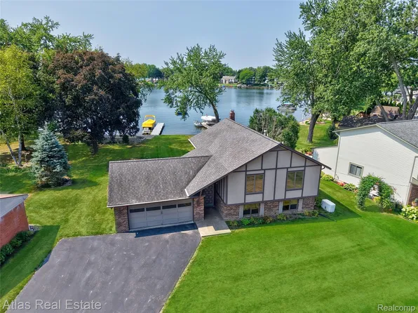 10334 Dar Ln, Goodrich, MI 48438