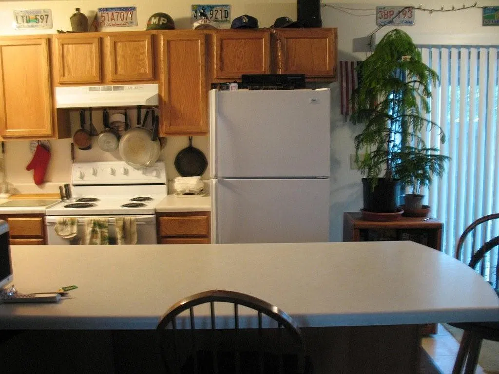 3175 Laurel Dr — Photo 2