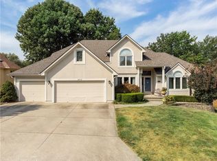 2413 SW Emerald Creek Pl, Blue Springs, MO 64015