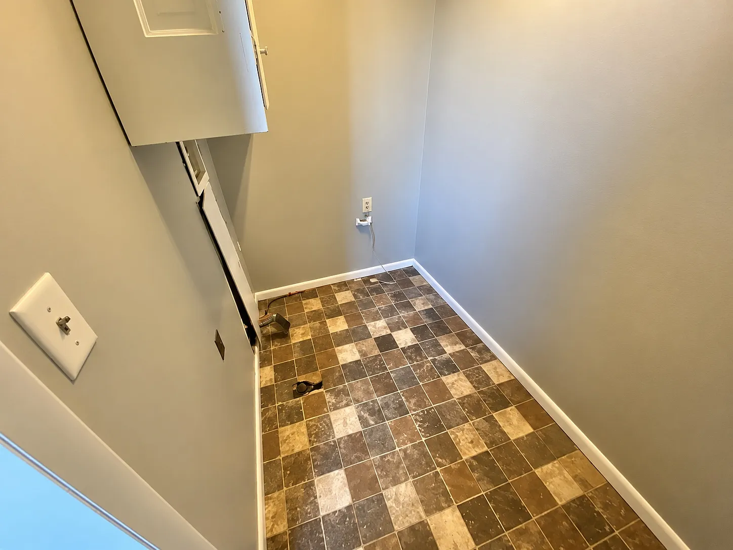 2 bed, 1200 sqft, $700 — Photo 2