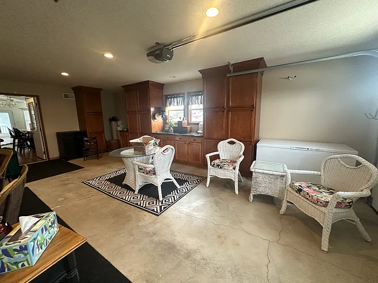 7712 Walnut St — Photo 9