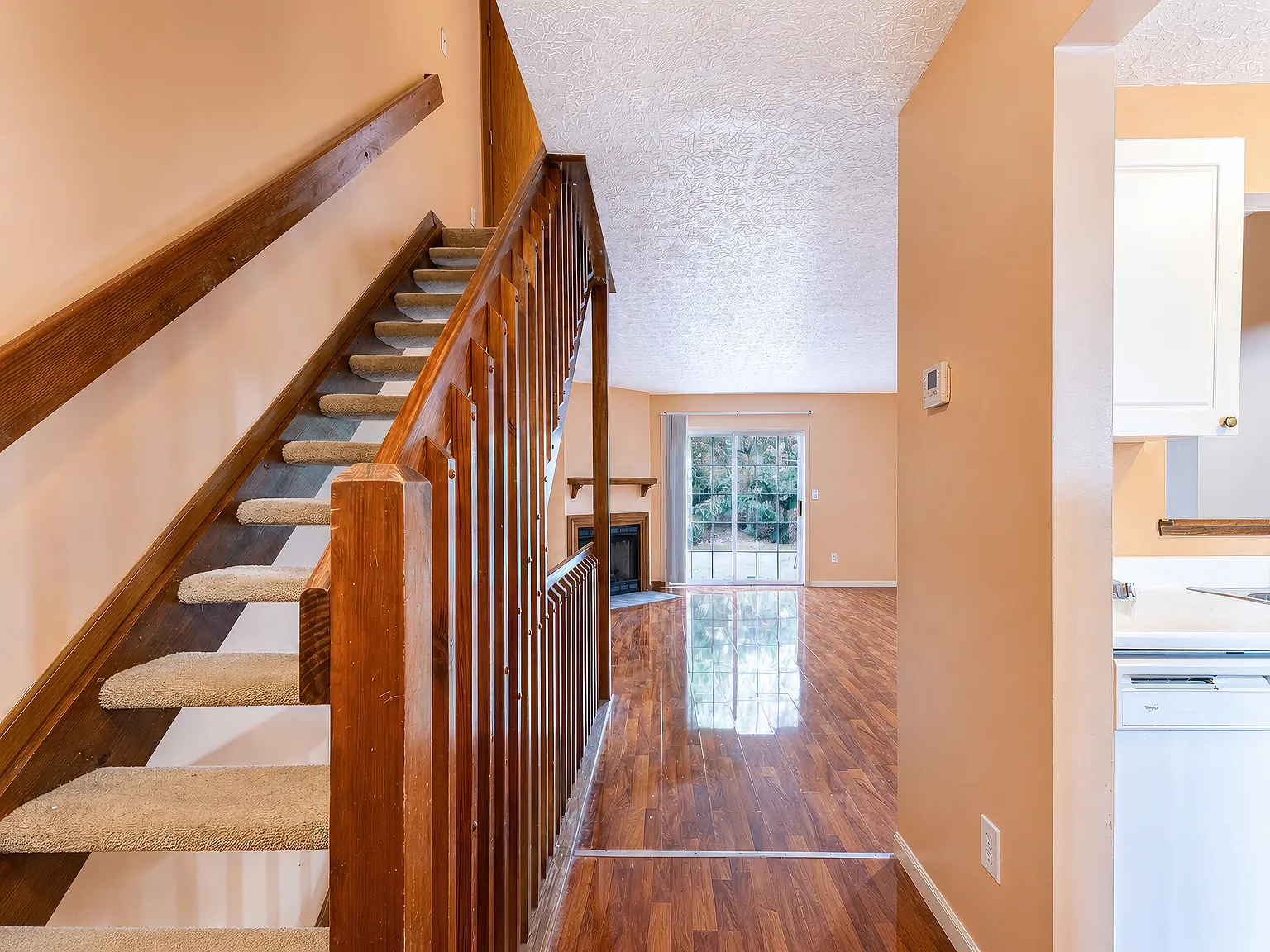 2 bed, 1.5 bath, 1040 sqft, $1,650 — Photo 3