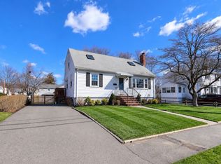 45 Redwood Dr, Norwood, MA 02062