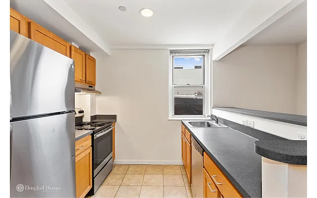 Rented by Douglas Elliman | media 16