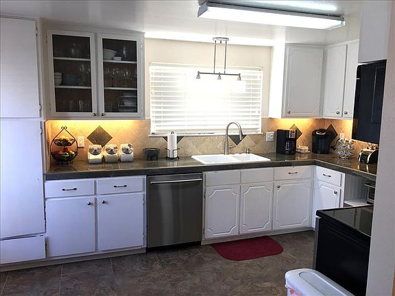 3rd image of 1073 Pinewood Dr