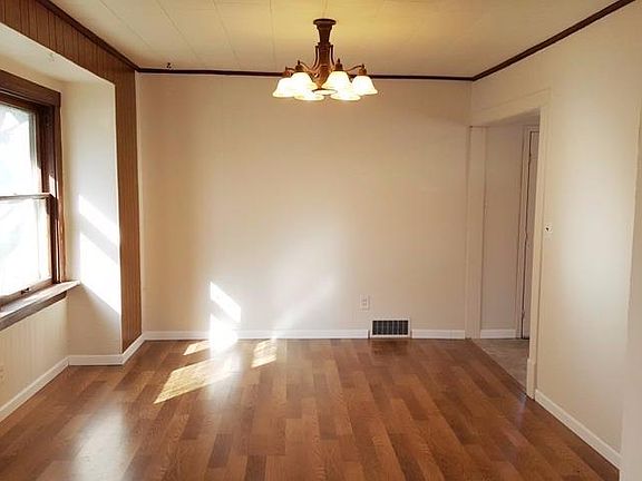 2nd image of 609 W 6th St
